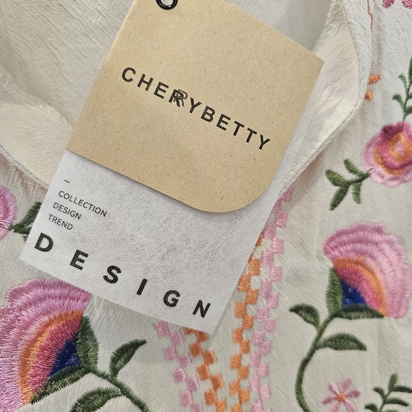 CHERRYBETTY Women's Beige Embroideried Flower Tunic Top V-Neck Large - Picture 5 of 10